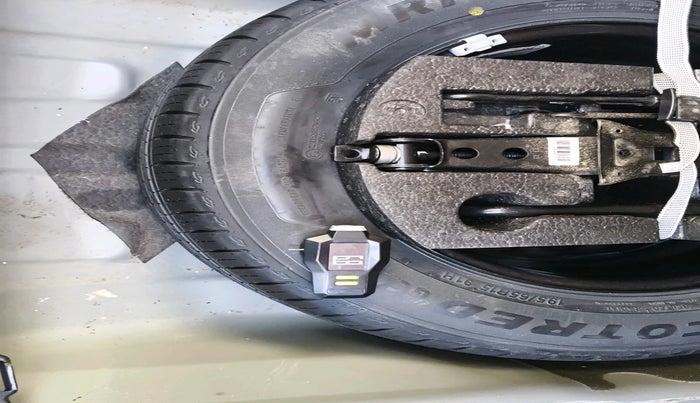 2023 Volkswagen VIRTUS TOPLINE TSI 1.0 AT, Petrol, Automatic, 17,007 km, tyre