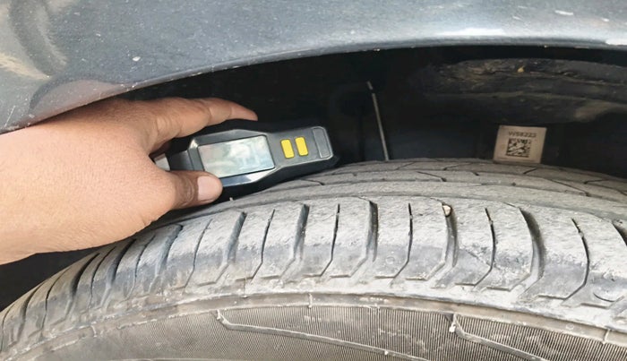 2023 Volkswagen VIRTUS TOPLINE TSI 1.0 AT, Petrol, Automatic, 17,007 km, tyre