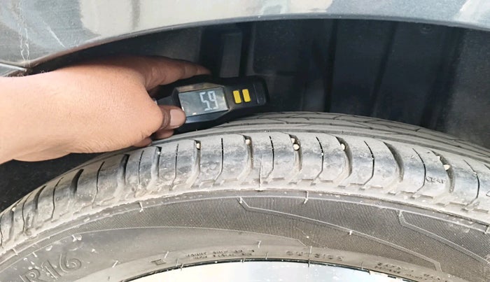 2023 Volkswagen VIRTUS TOPLINE TSI 1.0 AT, Petrol, Automatic, 17,007 km, tyre