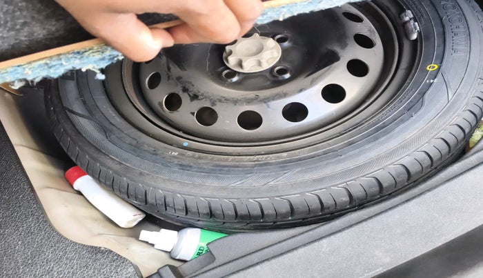 2018 Toyota YARIS J CVT, Petrol, Automatic, 1,08,784 km, tyre