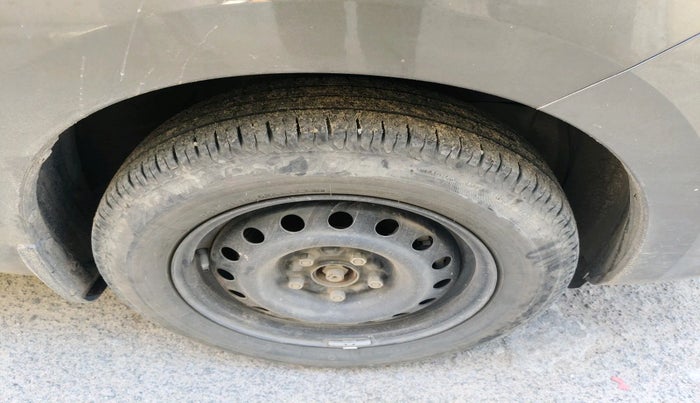 2022 Maruti Ertiga VXI SHVS, Petrol, Manual, 17,806 km, tyre