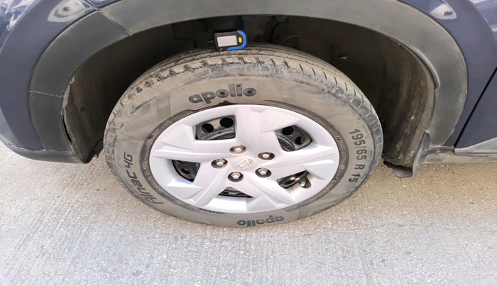 2021 Hyundai VENUE S 1.2, Petrol, Manual, 41,359 km, tyre