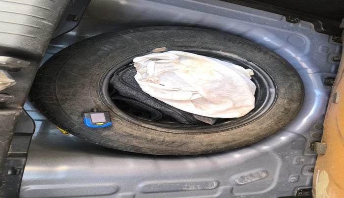 2021 Hyundai VENUE S 1.2, Petrol, Manual, 41,359 km, tyre