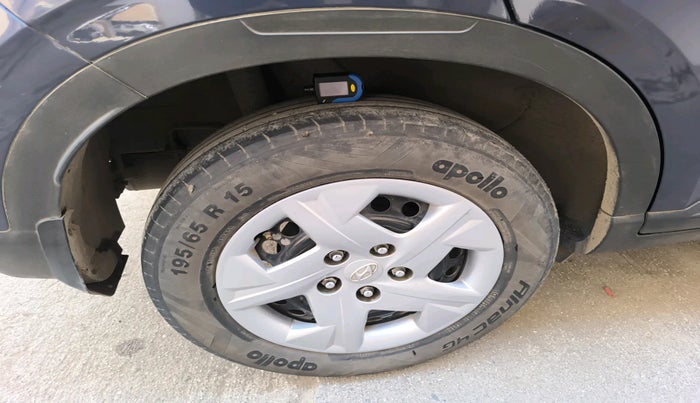 2021 Hyundai VENUE S 1.2, Petrol, Manual, 41,359 km, tyre