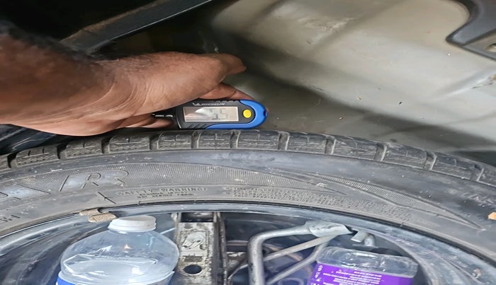 2013 Hyundai i20 SPORTZ 1.4 CRDI, Diesel, Manual, 1,42,434 km, tyre