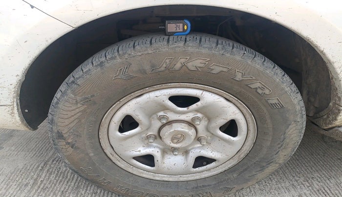 2017 Tata Safari Storme 2.2 EX 4X2, Diesel, Manual, 1,48,520 km, tyre