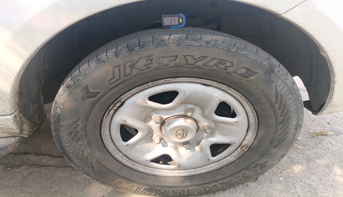 2017 Tata Safari Storme 2.2 EX 4X2, Diesel, Manual, 1,48,520 km, tyre