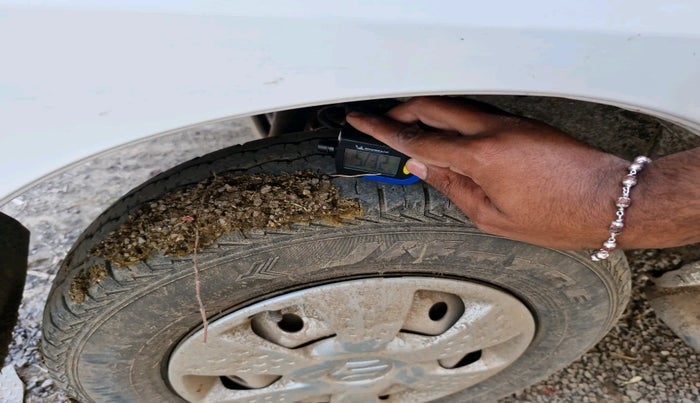 2022 Maruti Eeco 5 STR AC CNG, Petrol, Manual, 24,225 km, tyre