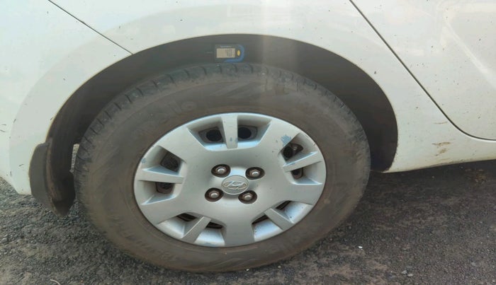 2012 Hyundai i20 MAGNA (O) 1.2, Petrol, Manual, 1,21,676 km, tyre