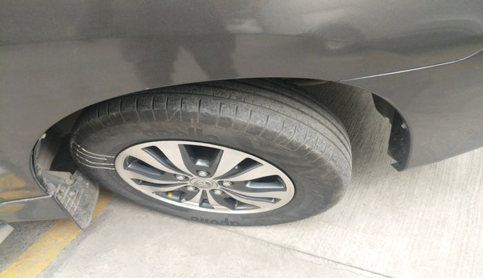 2015 Toyota Innova 2.5 VX 7 STR, Diesel, Manual, 86,713 km, tyre