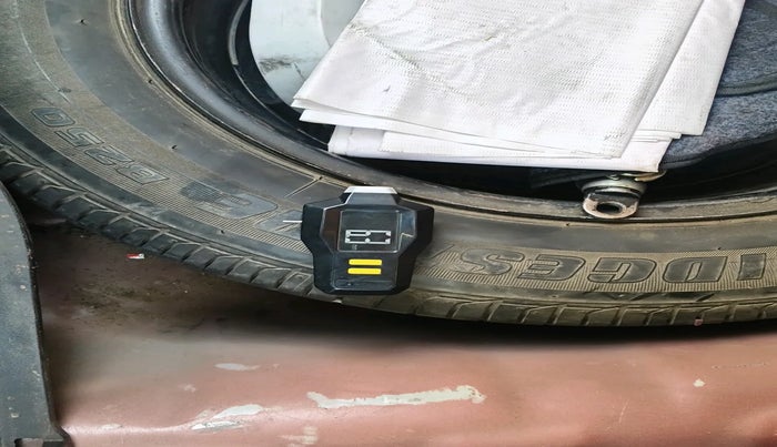 2017 Hyundai Elite i20 ASTA 1.2, Petrol, Manual, 1,75,030 km, tyre