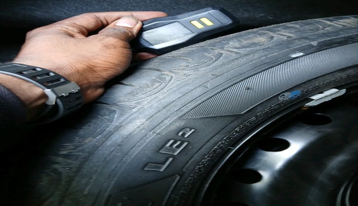 2022 Jeep Compass MODEL S (O) DIESEL 4X4 AT, Diesel, Automatic, 49,038 km, tyre