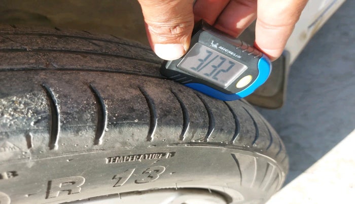 2014 Hyundai Eon SPORTZ, Petrol, Manual, 88,464 km, tyre