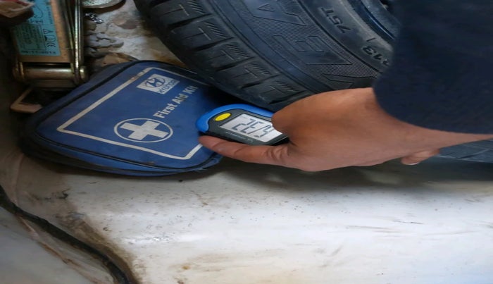 2014 Hyundai Eon SPORTZ, Petrol, Manual, 88,464 km, tyre