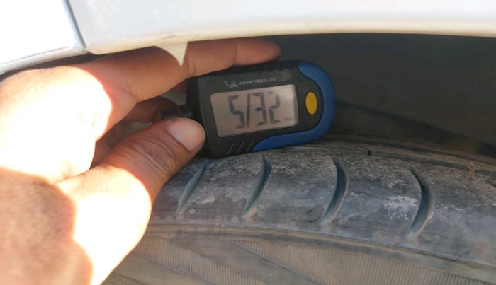 2014 Hyundai Eon SPORTZ, Petrol, Manual, 88,464 km, tyre