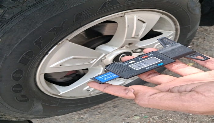 2015 Mahindra XUV500 W8, Diesel, Manual, 1,20,248 km, tyre