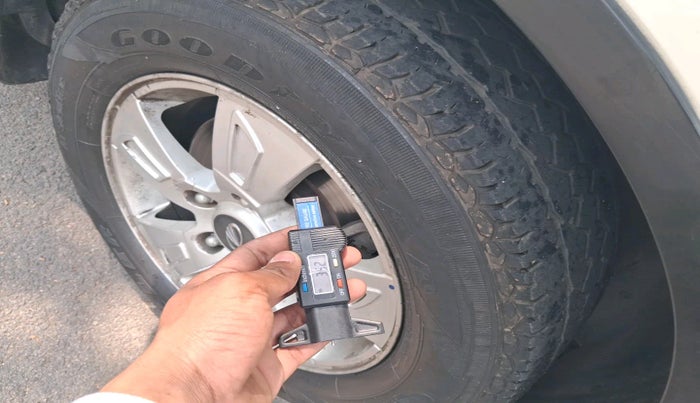 2015 Mahindra XUV500 W8, Diesel, Manual, 1,20,248 km, tyre