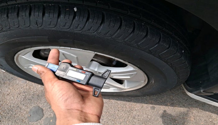 2015 Mahindra XUV500 W8, Diesel, Manual, 1,20,248 km, tyre