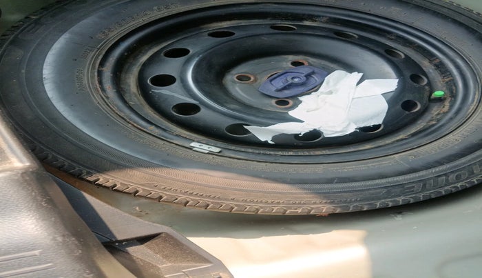 2020 Maruti Swift VXI, Petrol, Manual, 70,042 km, tyre