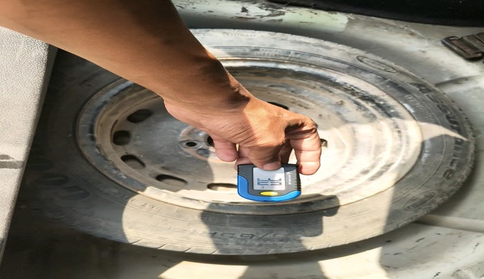 2010 Ford Figo TITANIUM 1.4 DIESEL, Diesel, Manual, 1,11,144 km, tyre