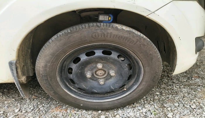 2010 Ford Figo TITANIUM 1.4 DIESEL, Diesel, Manual, 1,11,144 km, tyre