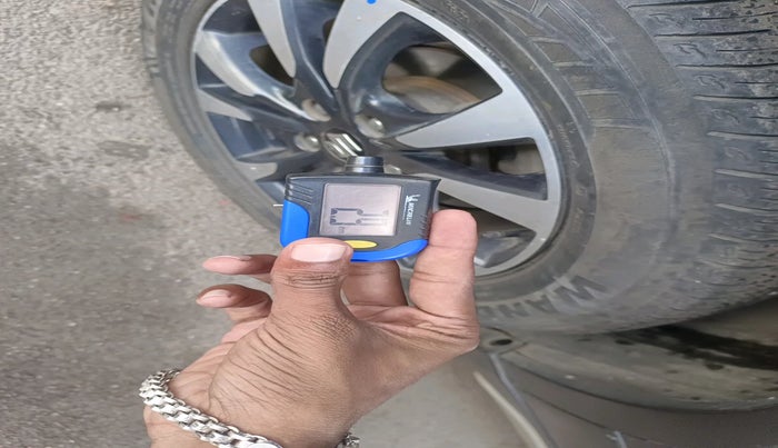 2017 Maruti S Cross ZETA 1.3, Diesel, Manual, 1,18,673 km, tyre