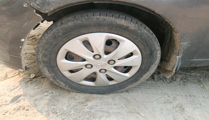 2011 Hyundai i10 MAGNA 1.2, Petrol, Manual, 1,06,333 km, tyre