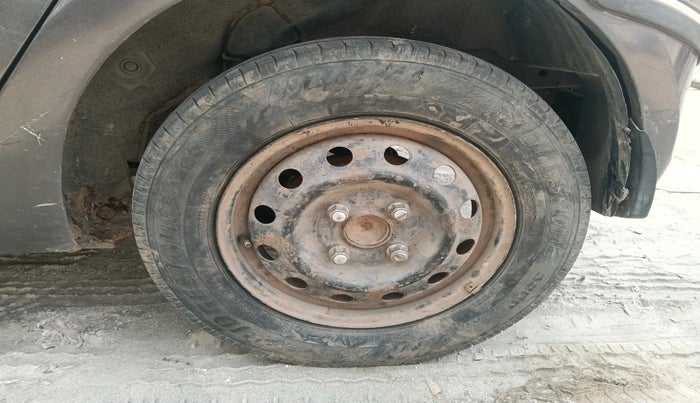 2011 Hyundai i10 MAGNA 1.2, Petrol, Manual, 1,06,333 km, tyre