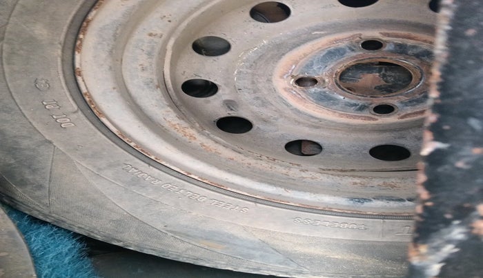 2011 Hyundai i10 MAGNA 1.2, Petrol, Manual, 1,06,333 km, tyre