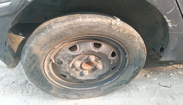 2011 Hyundai i10 MAGNA 1.2, Petrol, Manual, 1,06,333 km, tyre