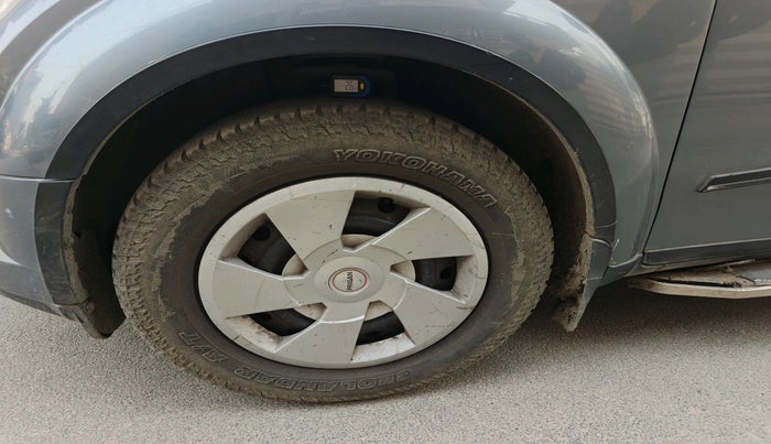 2017 Mahindra XUV500 W6, Diesel, Manual, 77,771 km, tyre