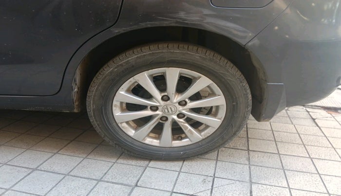 2015 Maruti Ertiga ZXI, Petrol, Manual, 1,06,242 km, tyre