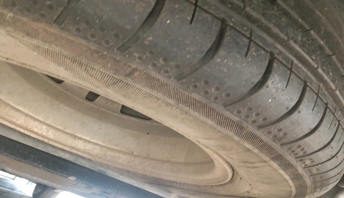 2015 Maruti Ertiga ZXI, Petrol, Manual, 1,06,242 km, tyre