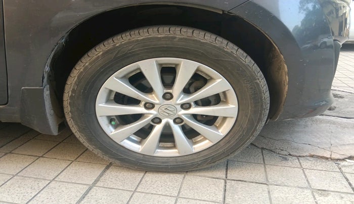 2015 Maruti Ertiga ZXI, Petrol, Manual, 1,06,242 km, tyre