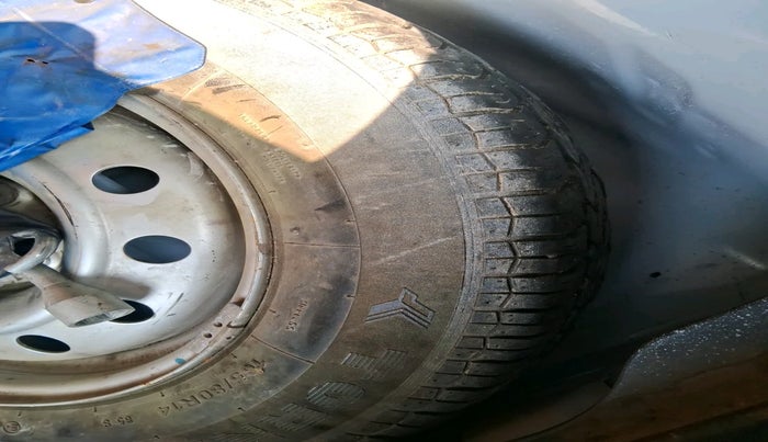 2015 Maruti Swift Dzire LXI, Petrol, Manual, 71,117 km, tyre