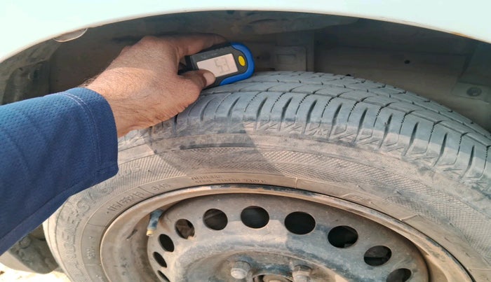 2015 Maruti Swift Dzire LXI, Petrol, Manual, 71,117 km, tyre