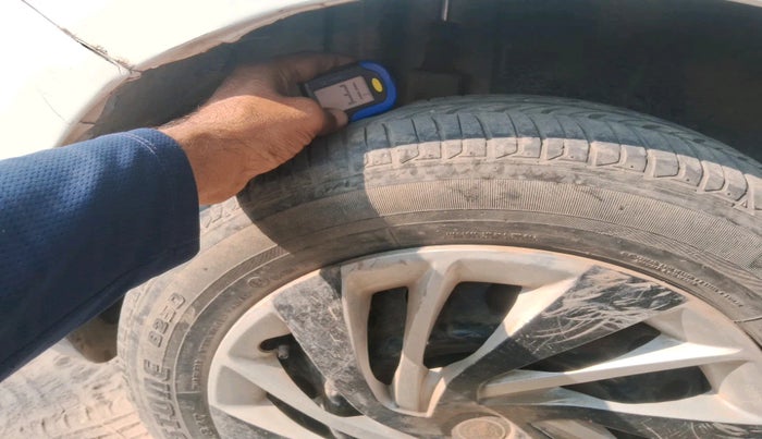 2015 Maruti Swift Dzire LXI, Petrol, Manual, 71,117 km, tyre