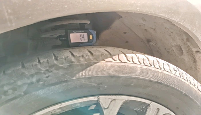 2023 Maruti Swift ZXI CNG, Petrol, Manual, 52,519 km, tyre