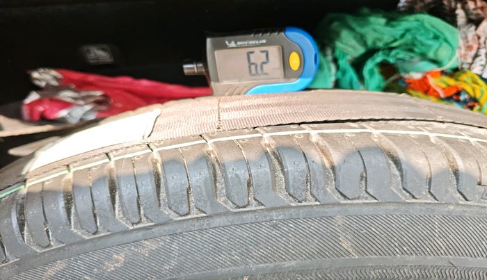 2023 Maruti Swift ZXI CNG, Petrol, Manual, 52,519 km, tyre