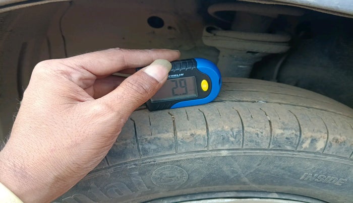 2013 Maruti Wagon R 1.0 LXI CNG, Petrol, Manual, 1,21,036 km, tyre