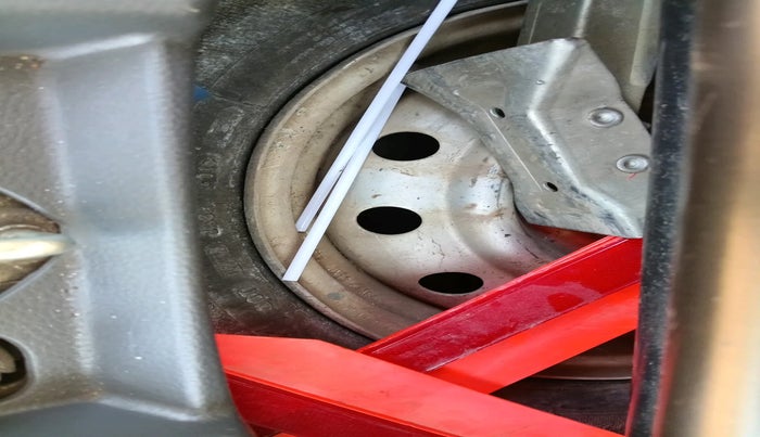 2013 Maruti Wagon R 1.0 LXI CNG, Petrol, Manual, 1,21,036 km, tyre