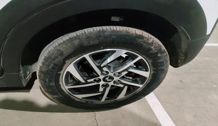 2024 Mahindra XUV 3XO AX5 1.2 L TCMPFI AT, Petrol, Automatic, 7,769 km, tyre