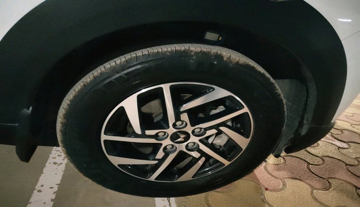 2024 Mahindra XUV 3XO AX5 1.2 L TCMPFI AT, Petrol, Automatic, 7,769 km, tyre