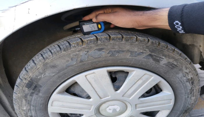 2011 Maruti Swift VXI, Petrol, Manual, 1,30,349 km, tyre