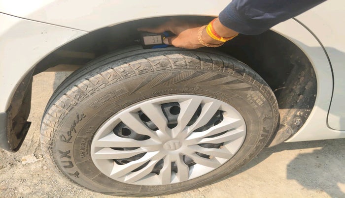 2023 Maruti Dzire VXI AMT, Petrol, Automatic, 32,472 km, tyre