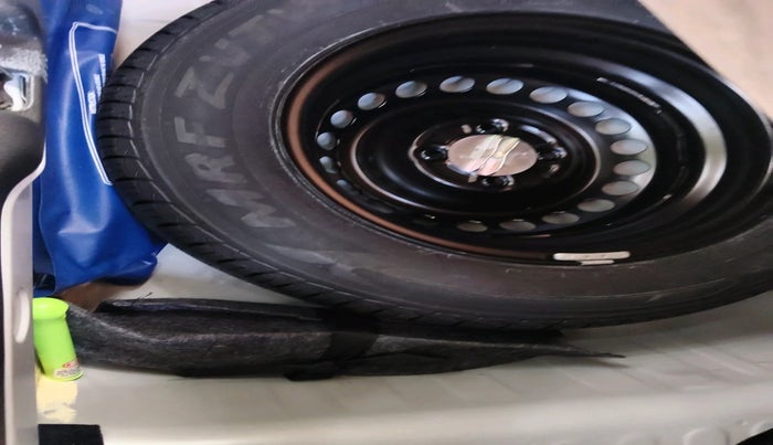 2025 Honda Amaze VX 1.2 Petrol MT, Petrol, Manual, 10,516 km, tyre