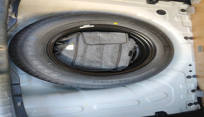 2024 KIA SONET HTK PLUS 1.2 PETROL MT, Petrol, Manual, 28,587 km, tyre