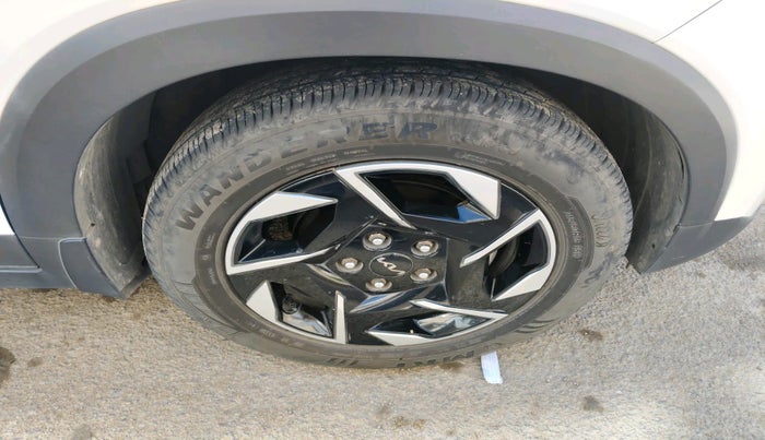 2024 KIA SONET HTK PLUS 1.2 PETROL MT, Petrol, Manual, 28,587 km, tyre