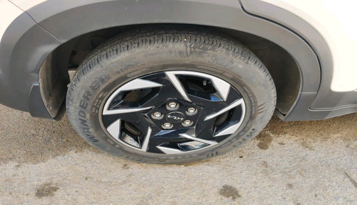 2024 KIA SONET HTK PLUS 1.2 PETROL MT, Petrol, Manual, 28,587 km, tyre