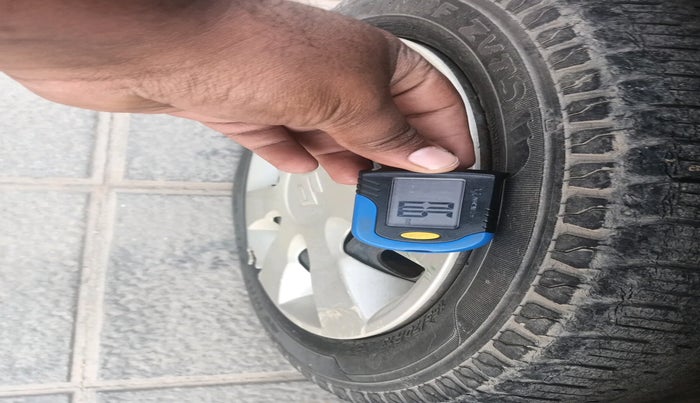 2015 Maruti Alto K10 VXI, Petrol, Manual, 48,426 km, tyre